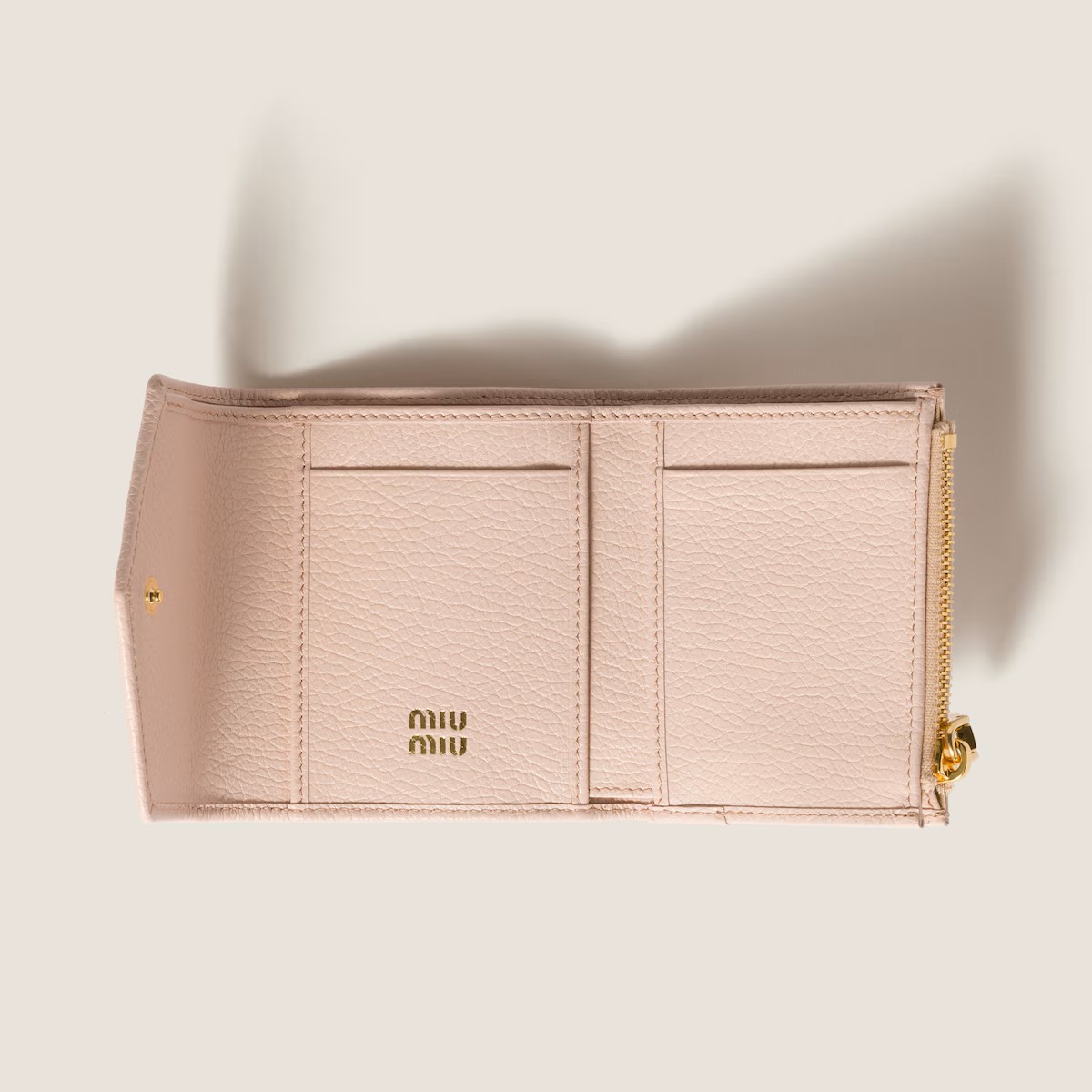 MIUMIU ヴィッテロダイノレザーフラップ付折り財布  mm136884
