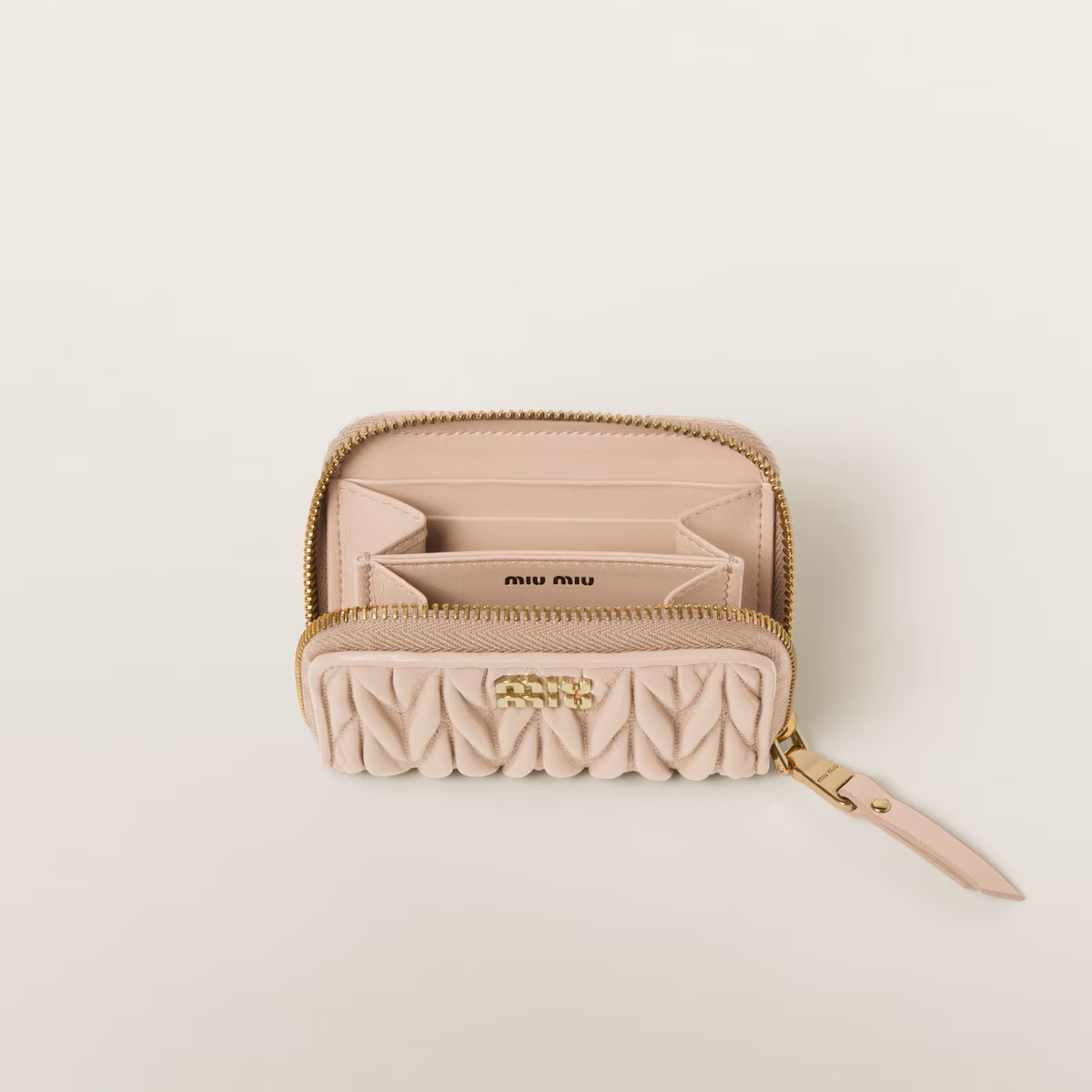 [Copy]MIUMIU ヴィッテロダイノレザーフラップ付折り財布  mm136884