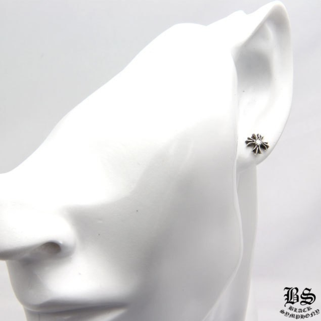 【CHROME HEARTS/クロムハーツ】 CHプラススタッドピアス withダイヤモンド