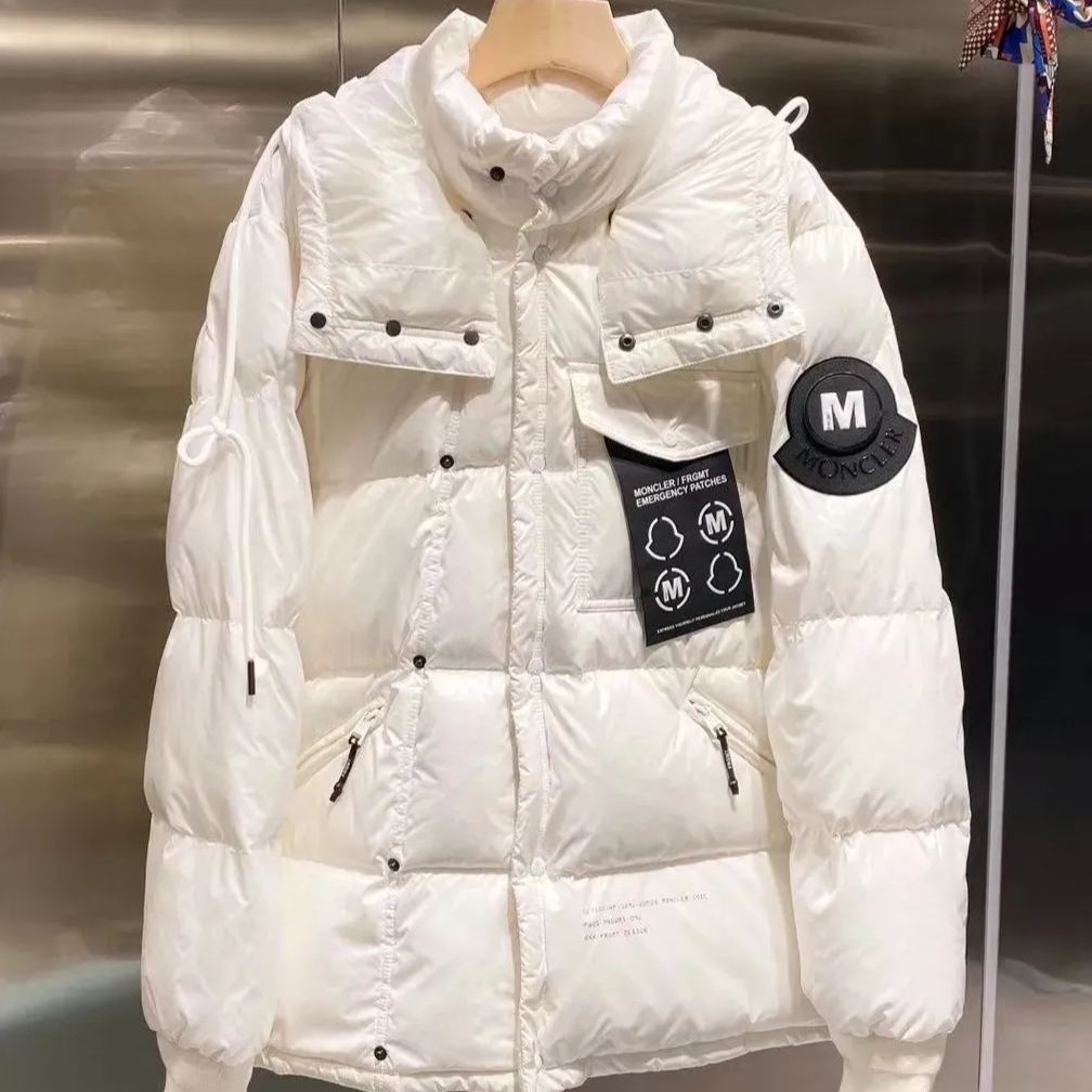 関税負担なし☆Moncler フード付ダウンジャケット ブラック ホワイト