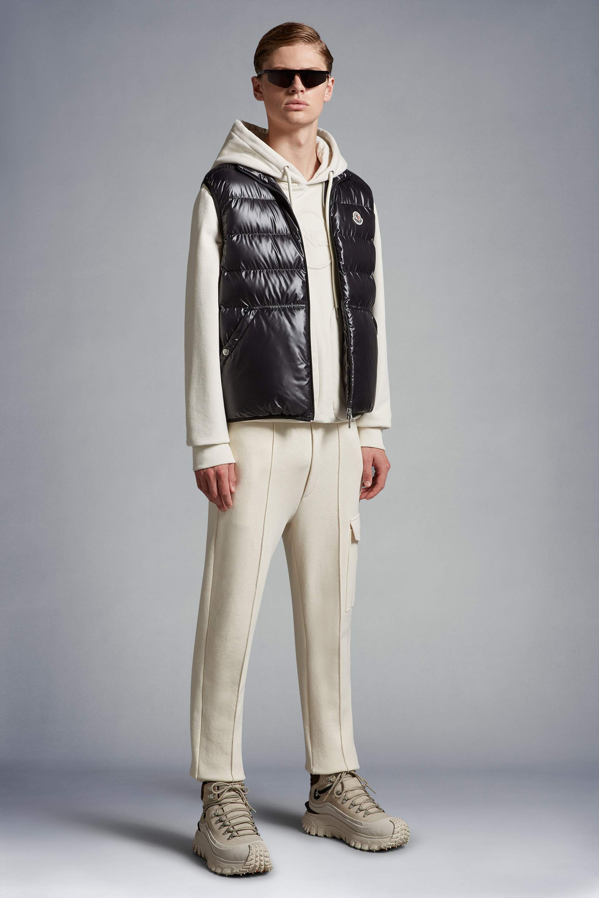 《直営店購入》モンクレール メンズ ダウンベスト AUBE