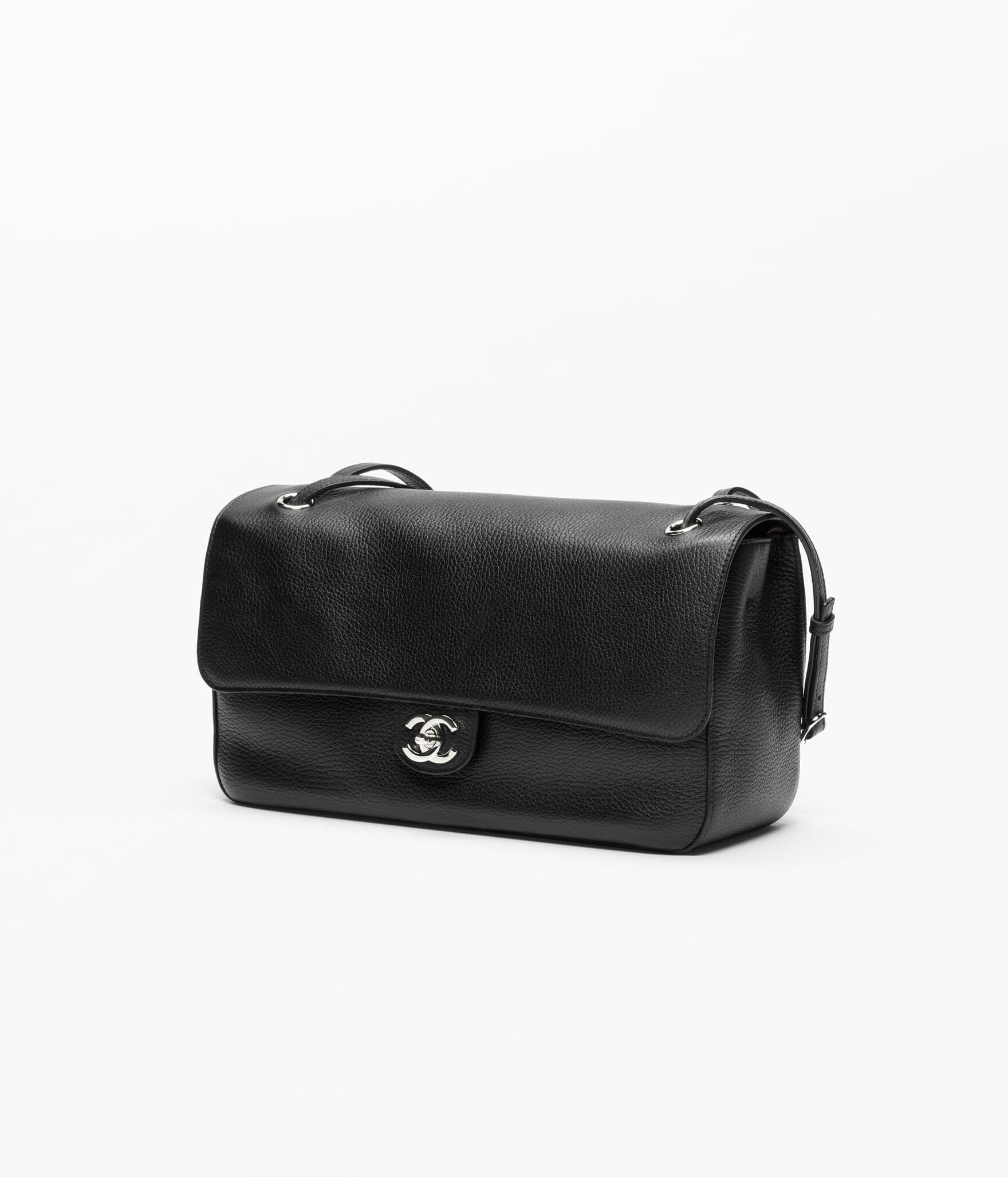 【フォルムが素敵♪】CHANEL マキシ メッセンジャー バッグ