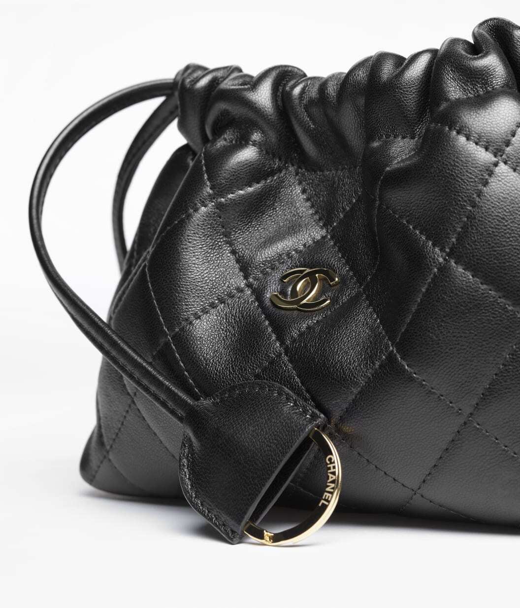 【フォルムが可愛い♪】CHANEL ストラップ クラッチ バッグ