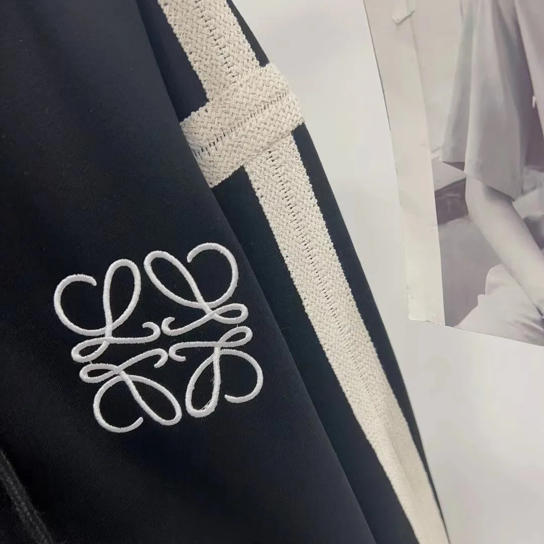 LOEWE コントラストの刺繍が施されたコート カーディガン   スウェットクル  パーカー