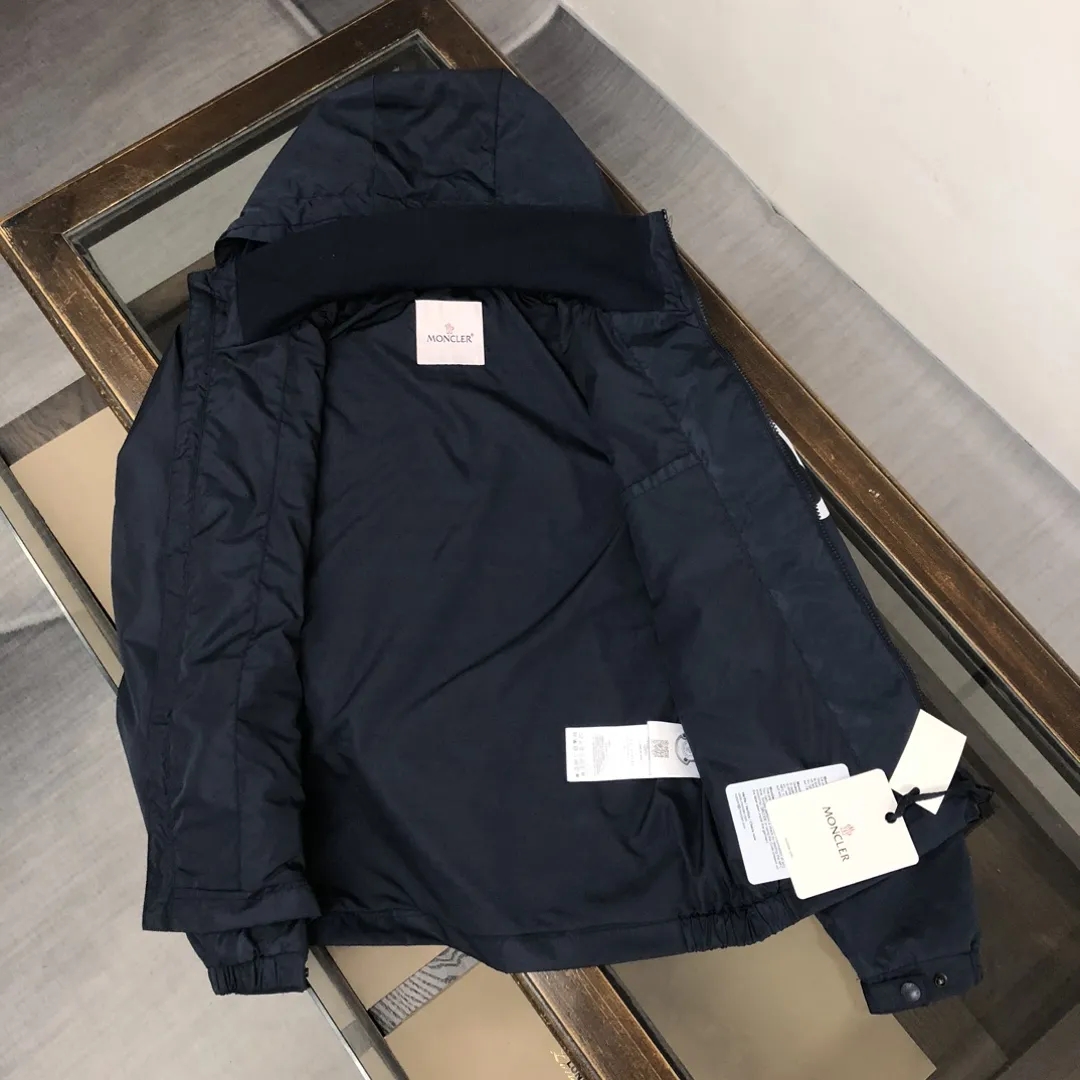 MONCLERアメリカンスタイルのスポーツフードジャケット、春と秋の防寒の新しいスタイル