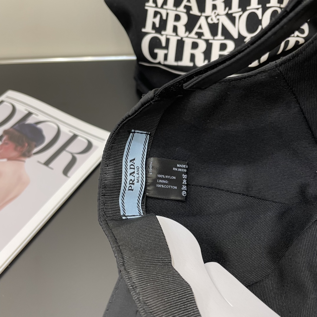 【PRADA】Re-Nylon ベースボールキャップ