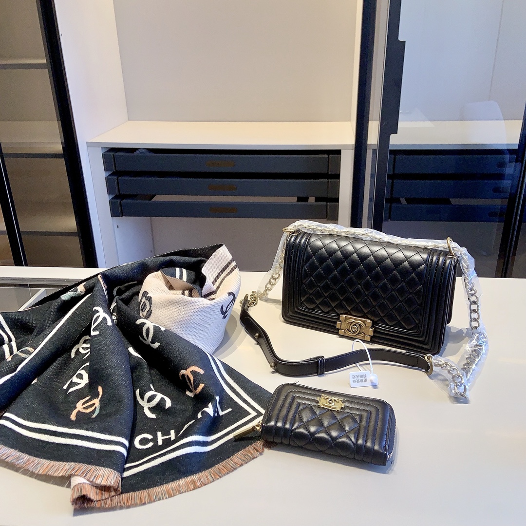 CHANEL シャネルギフトセット 3点 セット Lambskinバック＋財布＋マフラー ブラック