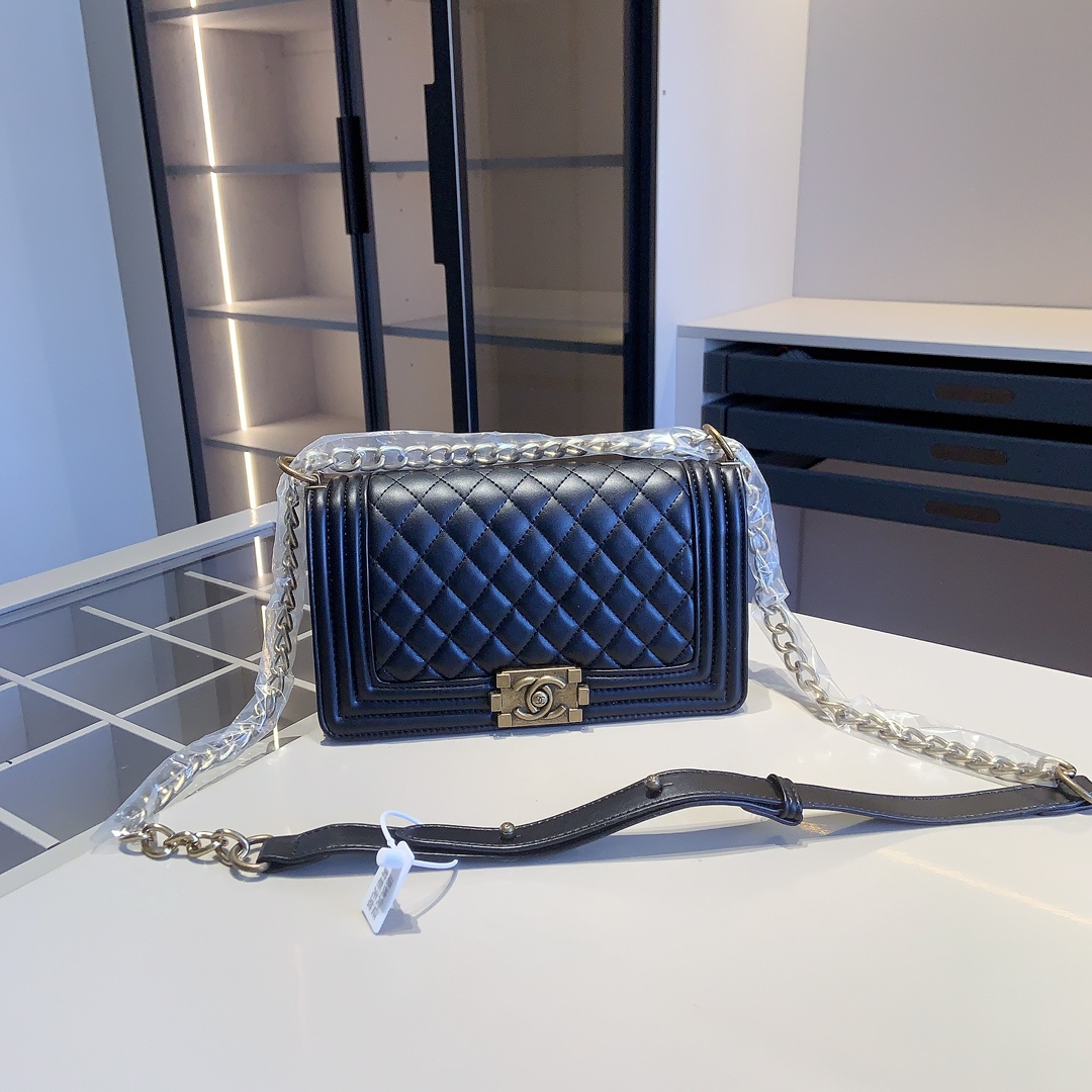 CHANEL シャネルギフトセット 3点 セット Lambskinバック＋財布＋マフラー ブラック