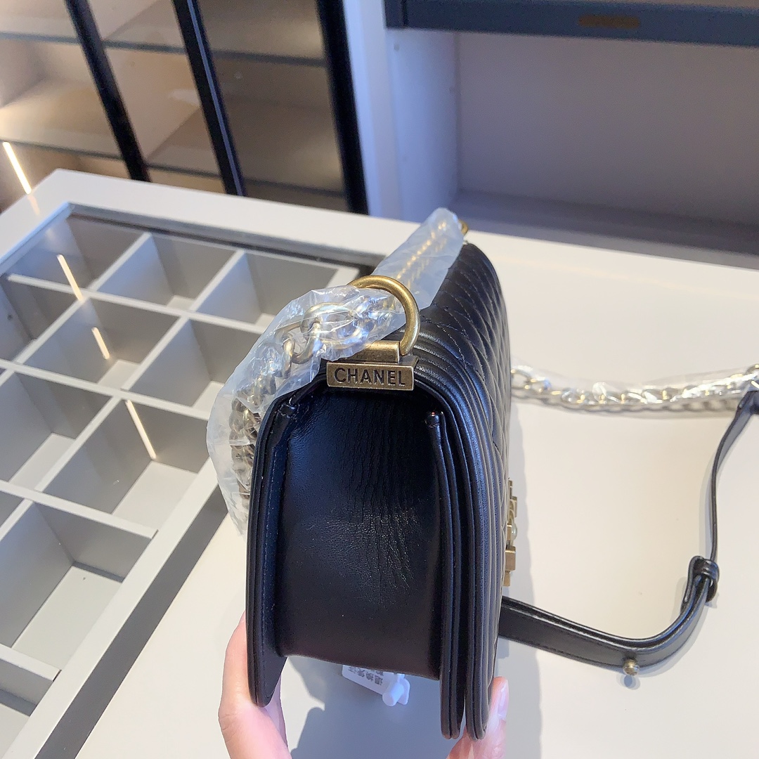 CHANEL シャネルギフトセット 3点 セット Lambskinバック＋財布＋マフラー ブラック