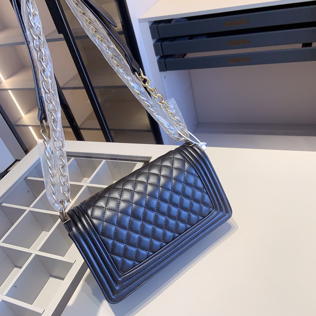 CHANEL シャネルギフトセット 3点 セット Lambskinバック＋財布＋マフラー ブラック