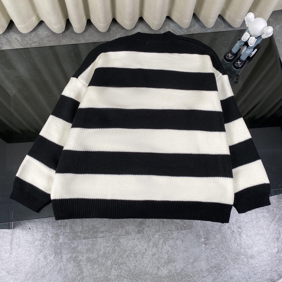 MiuMiu（ミュウミュウ）クラシックVネックストライプカーディガン セーター（ブラック＆ホワイト）