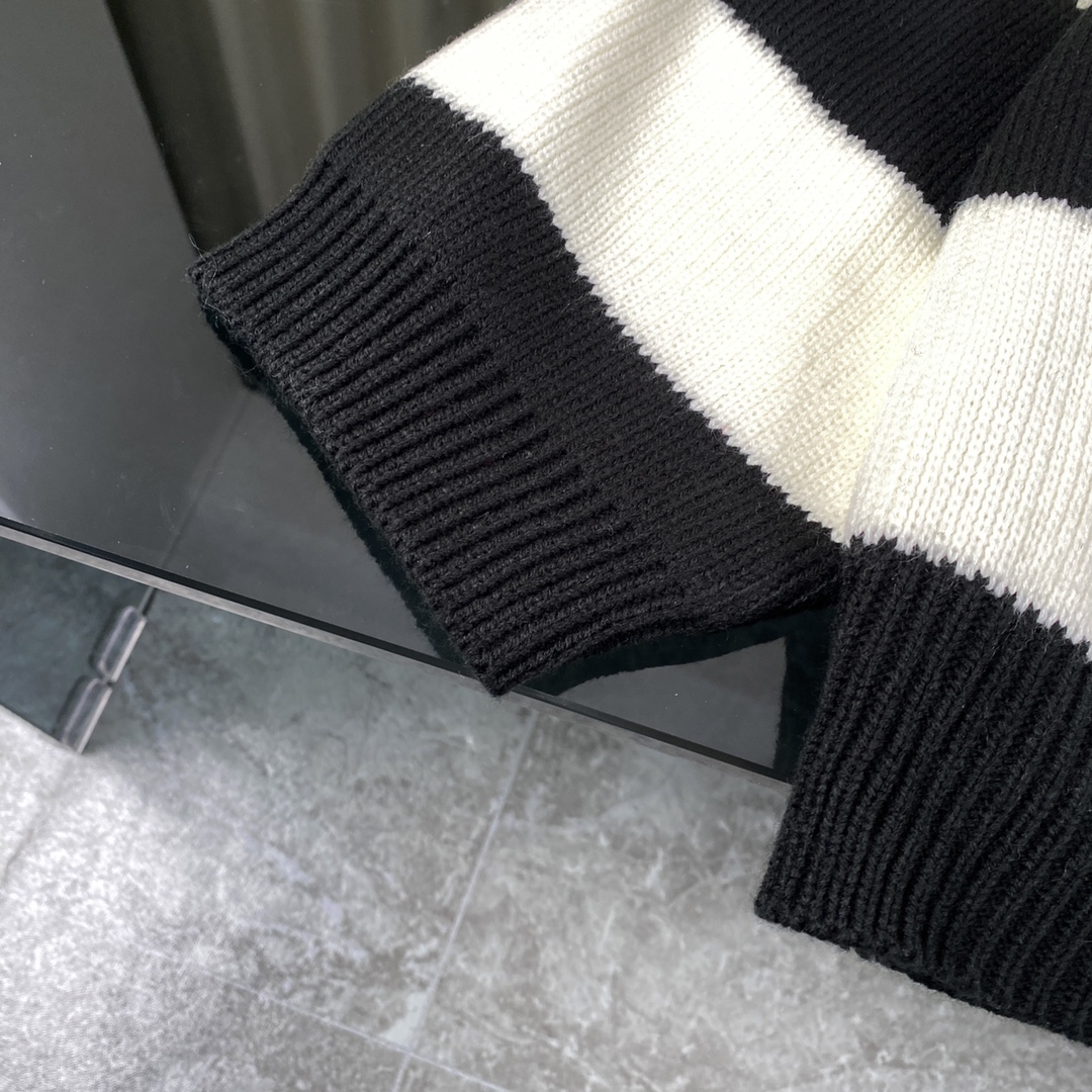 MiuMiu（ミュウミュウ）クラシックVネックストライプカーディガン セーター（ブラック＆ホワイト）