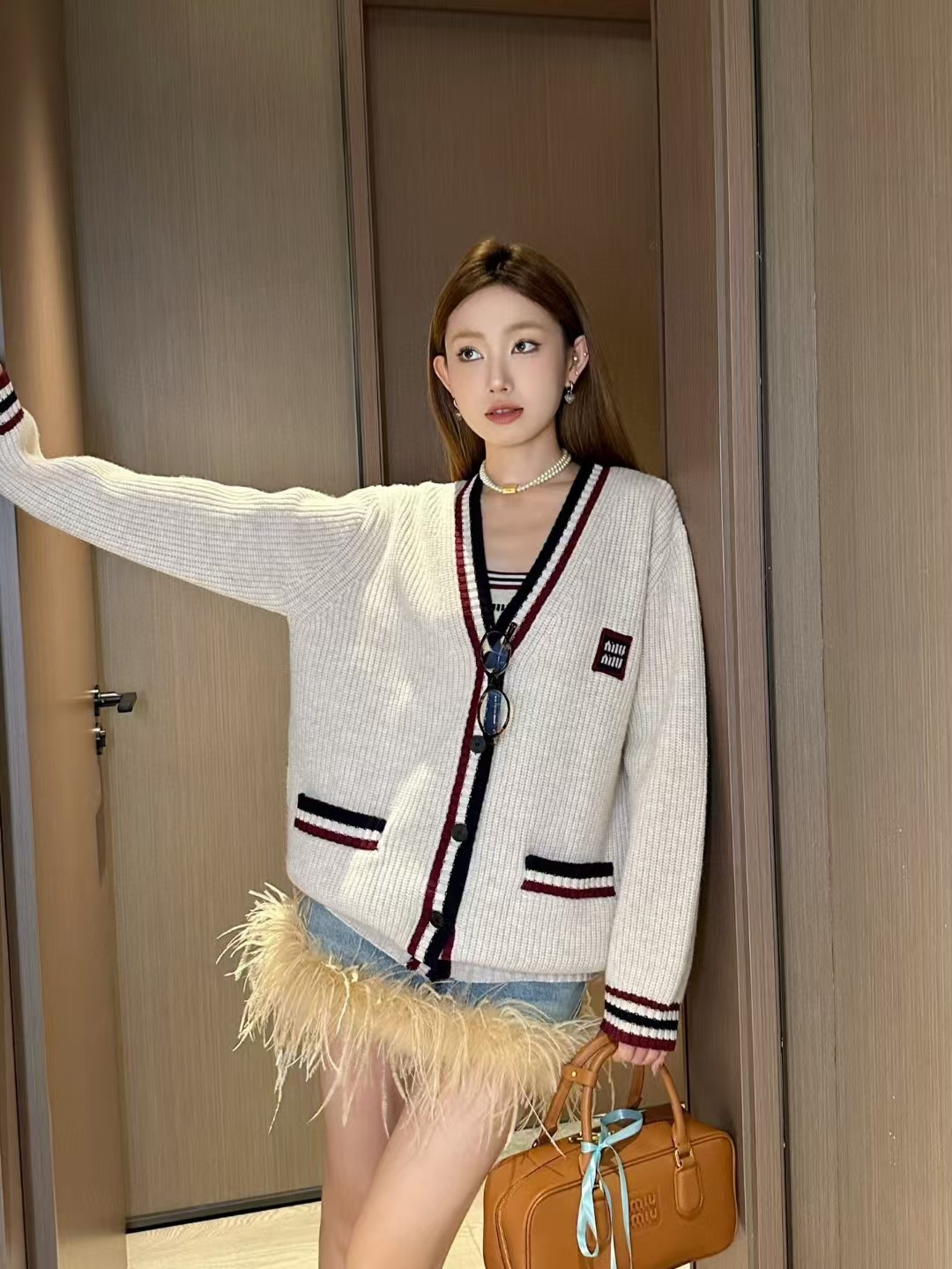 MiuMiu（ミュウミュウ）刺繍ロゴ入り字母カーディガンニットセーター