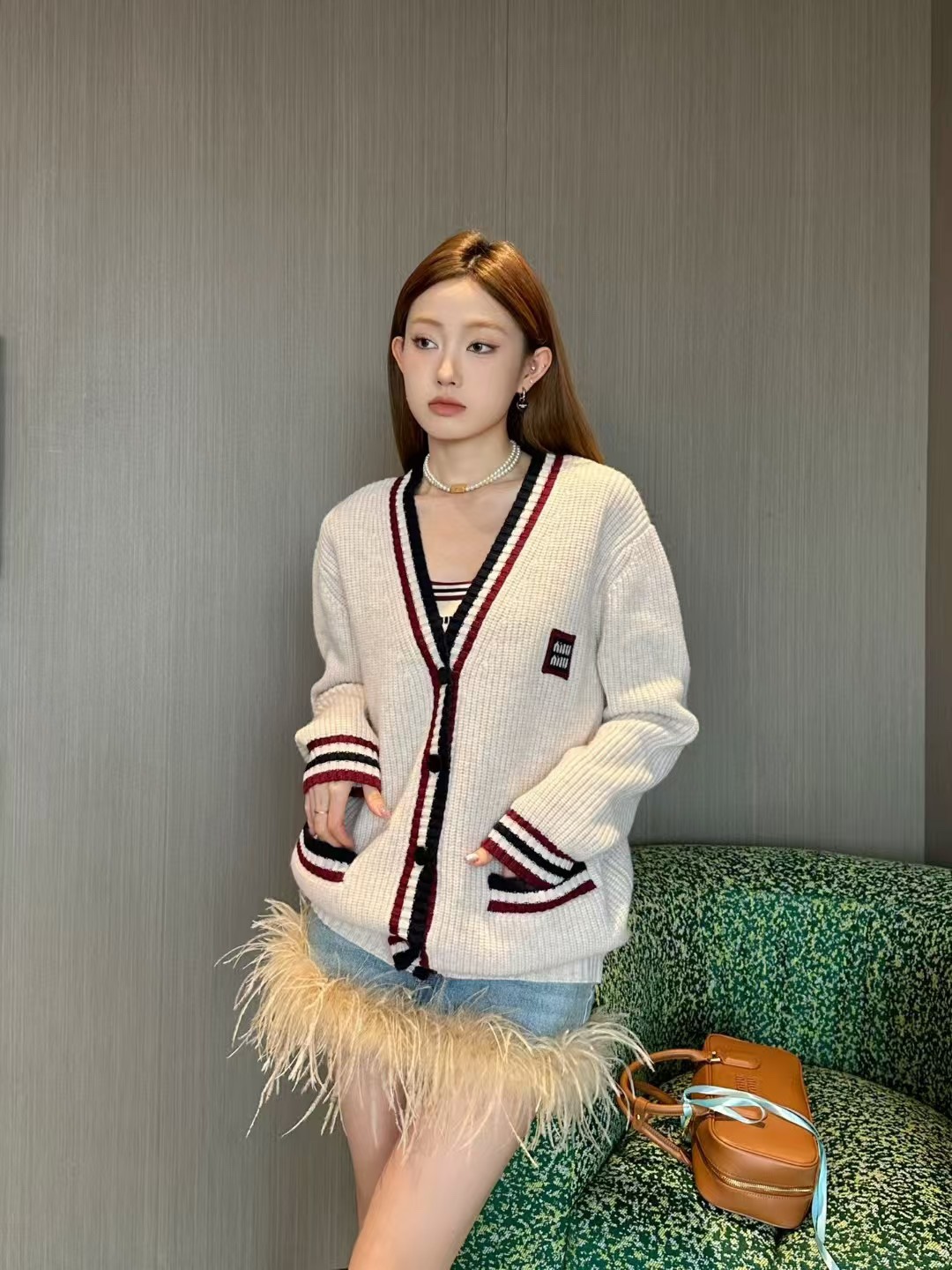 MiuMiu（ミュウミュウ）刺繍ロゴ入り字母カーディガンニットセーター