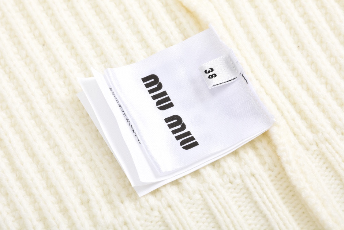 MiuMiu（ミュウミュウ）ロゴ入りカラーコンビカーディガンニット