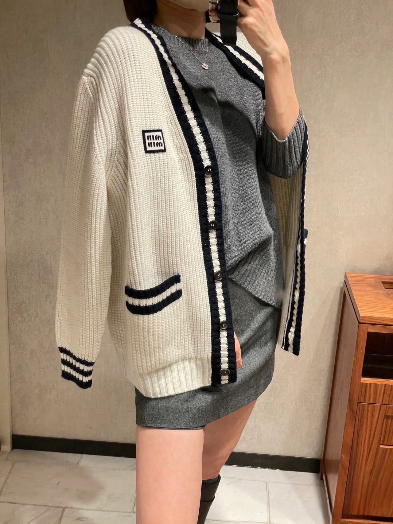 MiuMiu（ミュウミュウ）ロゴ入りカラーコンビカーディガンニット