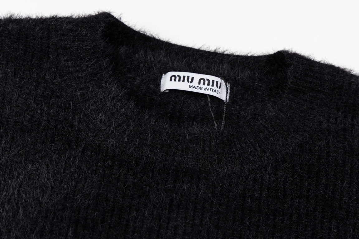 MIUMIU（ミュウミュウ）モヘア素材 ラウンドネックセーター