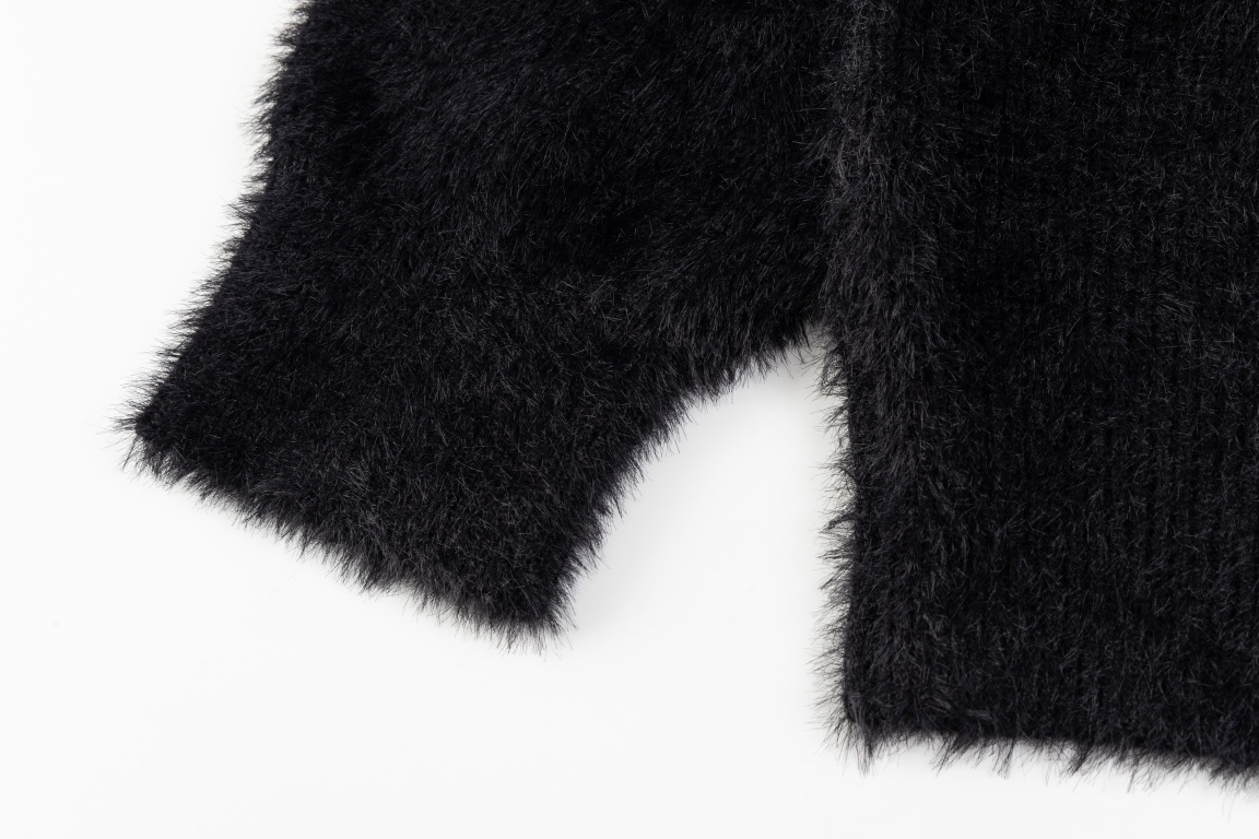 MIUMIU（ミュウミュウ）モヘア素材 ラウンドネックセーター