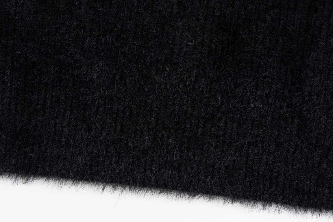 MIUMIU（ミュウミュウ）モヘア素材 ラウンドネックセーター