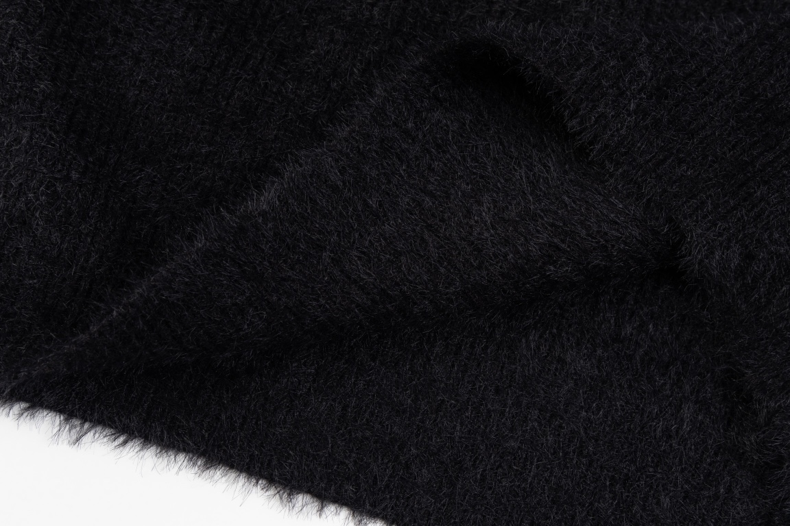 MIUMIU（ミュウミュウ）モヘア素材 ラウンドネックセーター