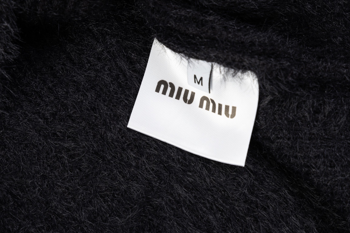 MIUMIU（ミュウミュウ）モヘア素材 ラウンドネックセーター