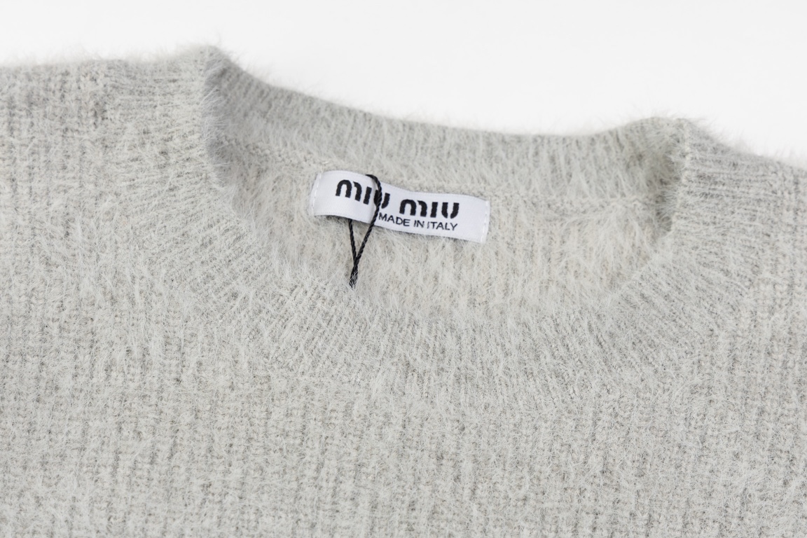 MIUMIU（ミュウミュウ）モヘア素材 ラウンドネックセーター
