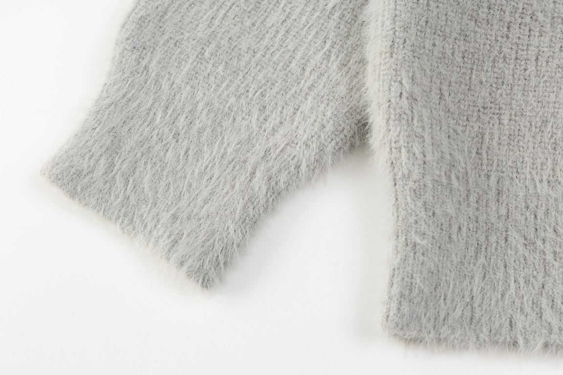 MIUMIU（ミュウミュウ）モヘア素材 ラウンドネックセーター