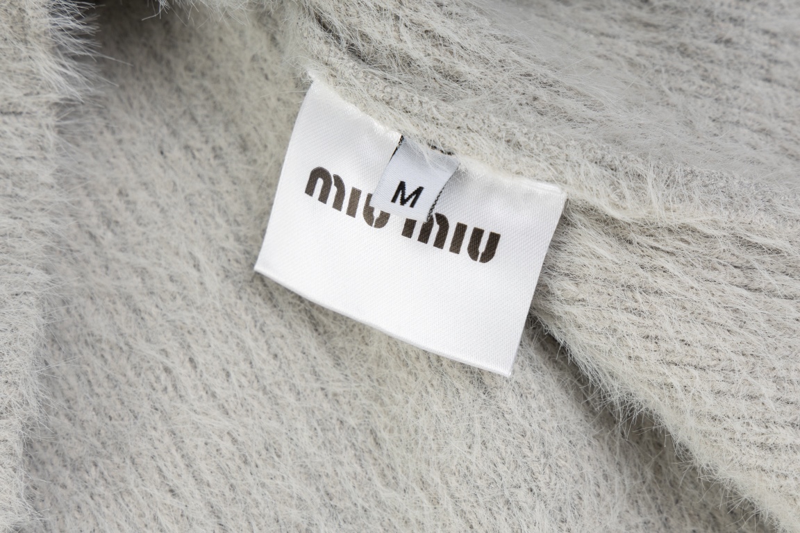 MIUMIU（ミュウミュウ）モヘア素材 ラウンドネックセーター