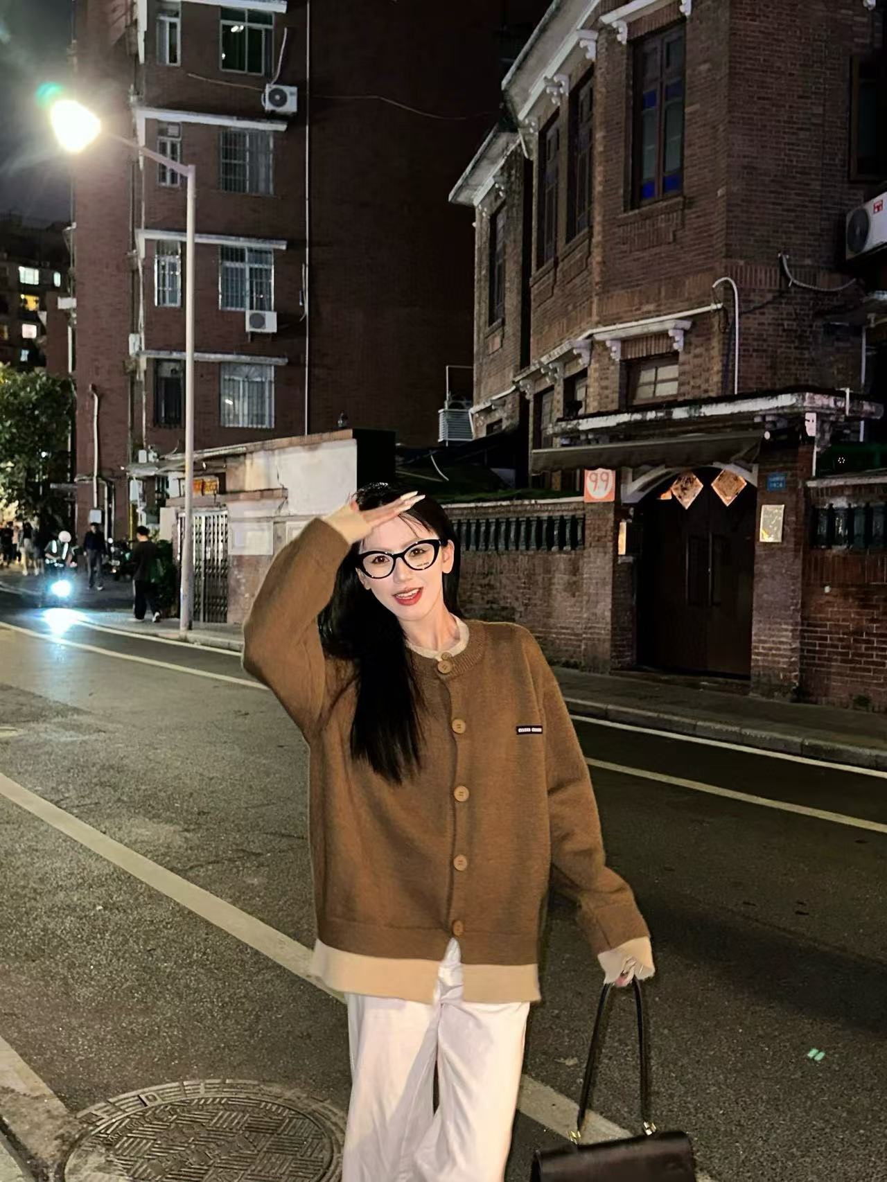 MiuMiu（ミュウミュウ） 24FW秋冬 フェイクレイヤードウールロゴカーディガン