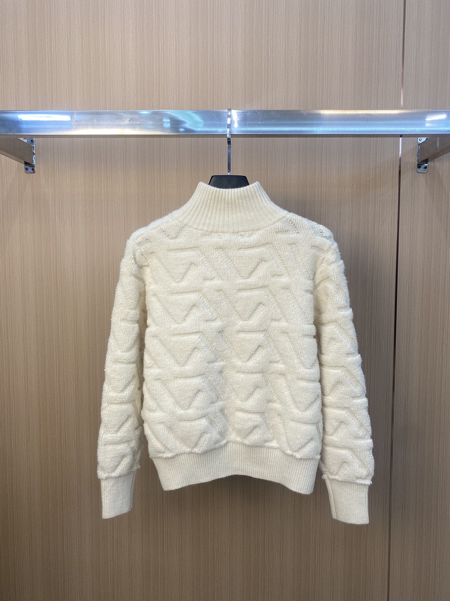 MIUMIU（ミュウミュウ） 新作 ダイヤ柄ハイネックジップニットカーディガン