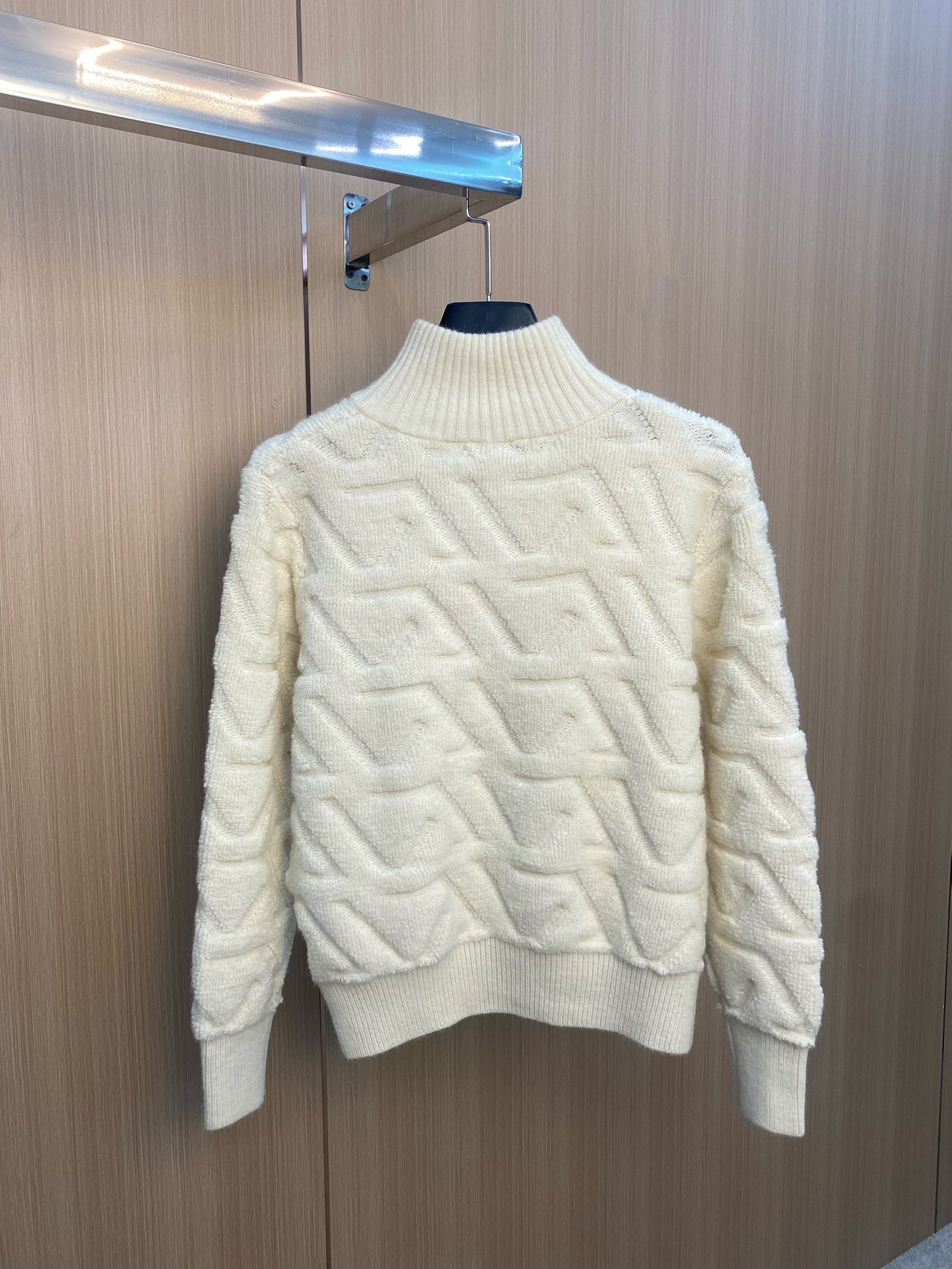 MIUMIU（ミュウミュウ） 新作 ダイヤ柄ハイネックジップニットカーディガン