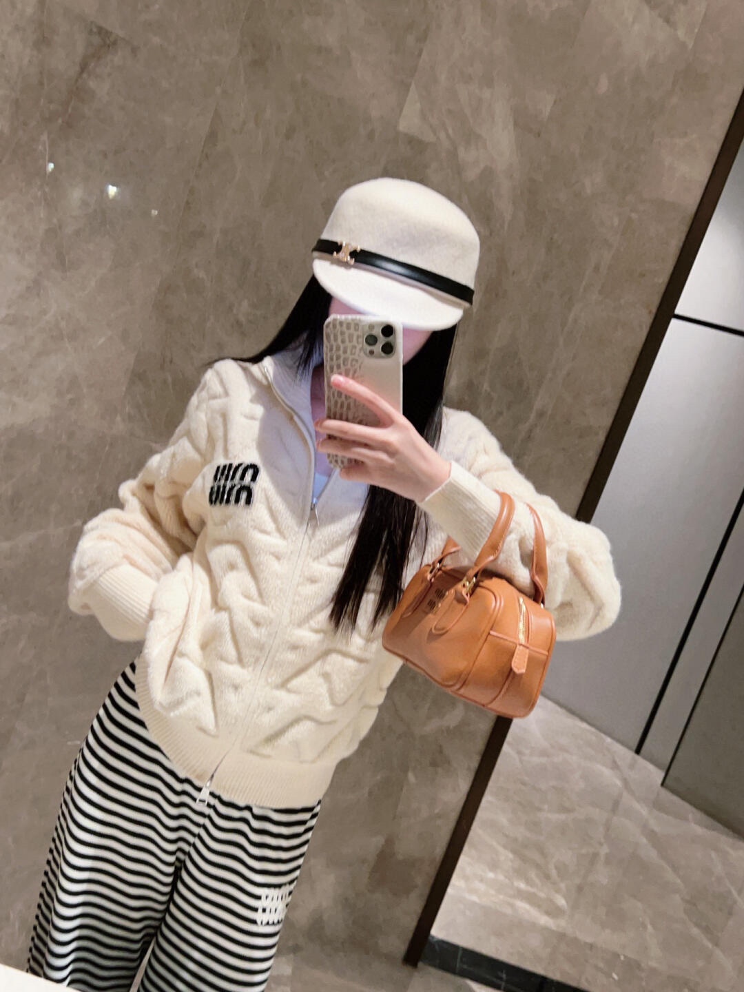 MIUMIU（ミュウミュウ） 新作 ダイヤ柄ハイネックジップニットカーディガン