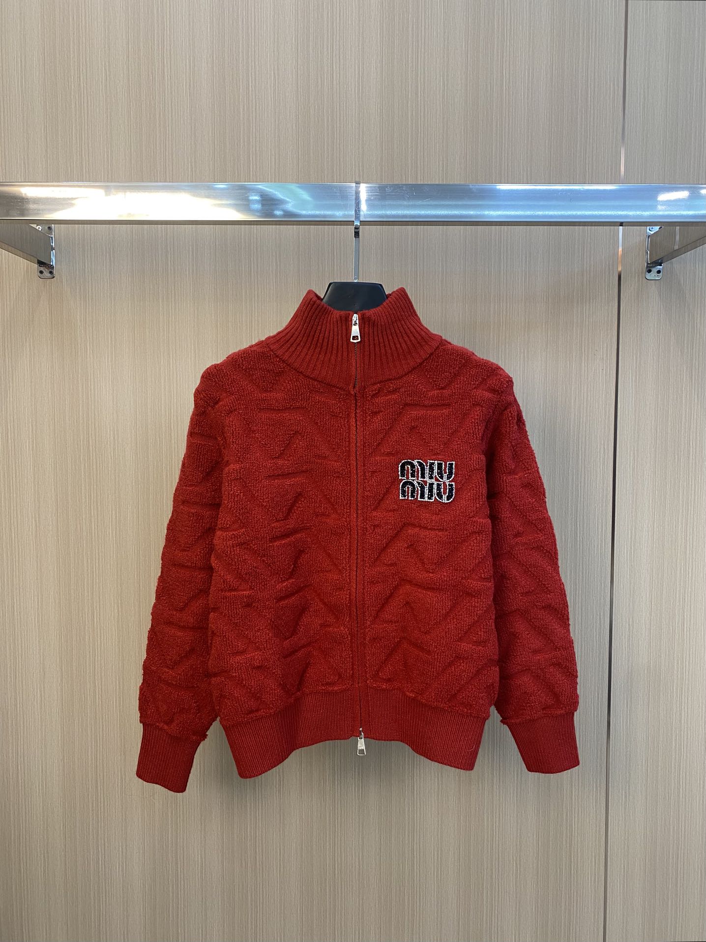 MIUMIU（ミュウミュウ） 新作 ダイヤ柄ハイネックジップニットカーディガン