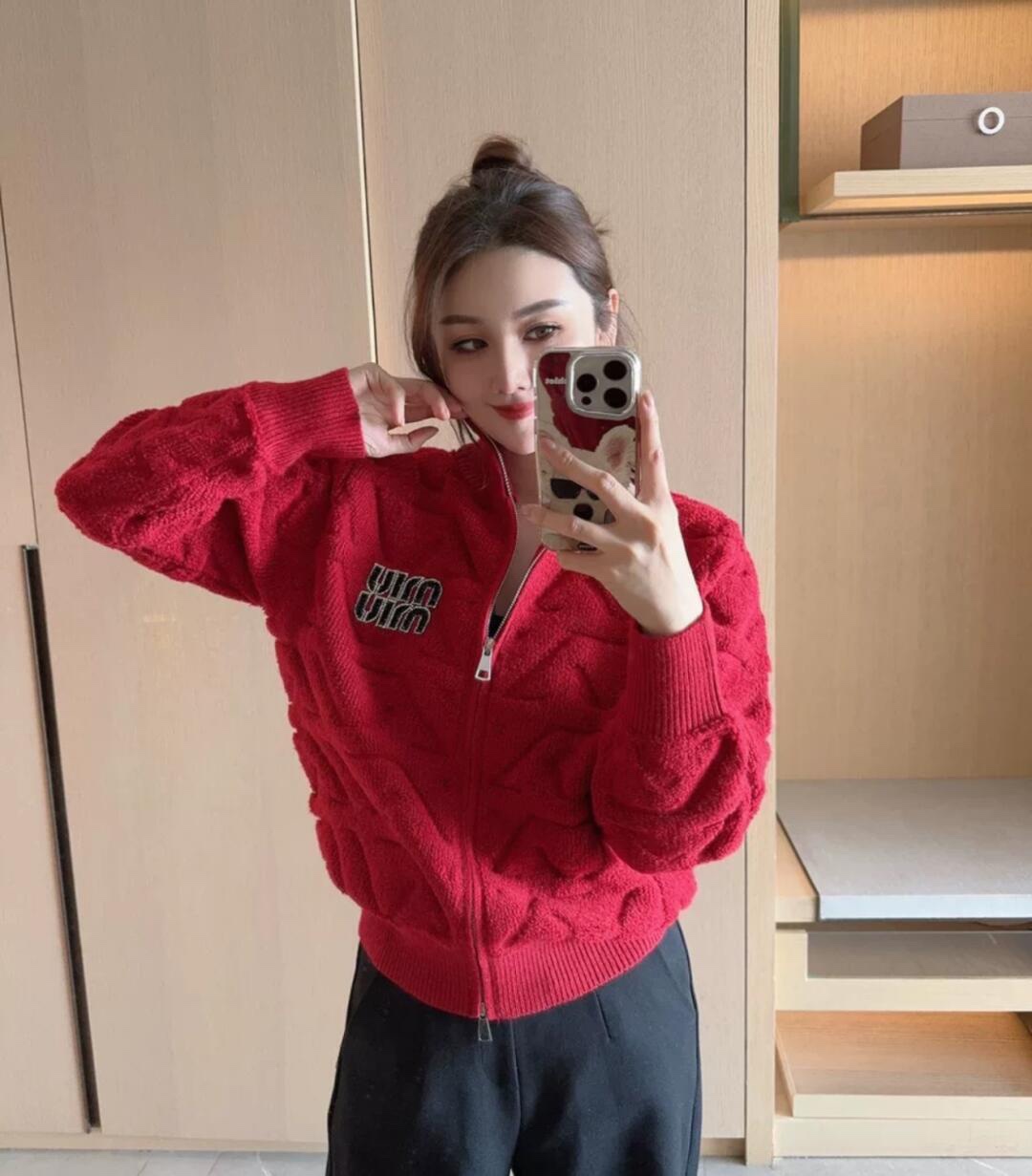 MIUMIU（ミュウミュウ） 新作 ダイヤ柄ハイネックジップニットカーディガン