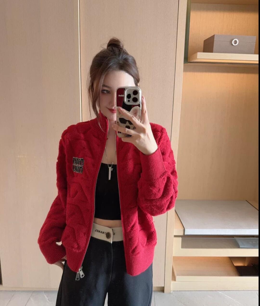 MIUMIU（ミュウミュウ） 新作 ダイヤ柄ハイネックジップニットカーディガン