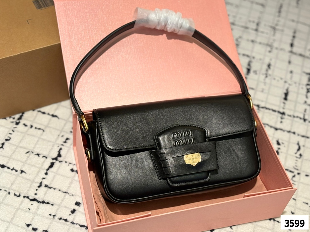 MIUMIU ペニーレザーバッグ