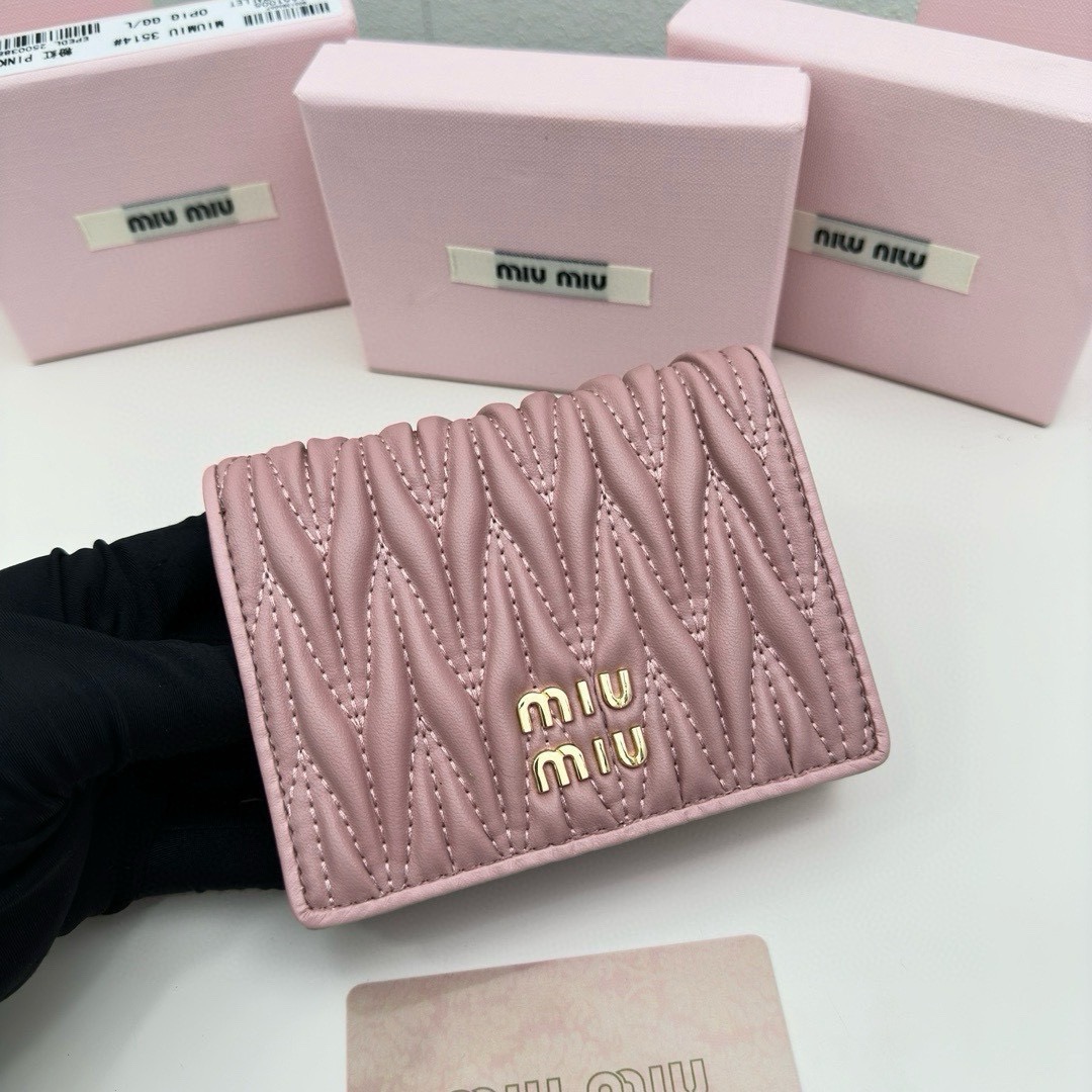 MIUMIU マテラッセレザー 折り財布