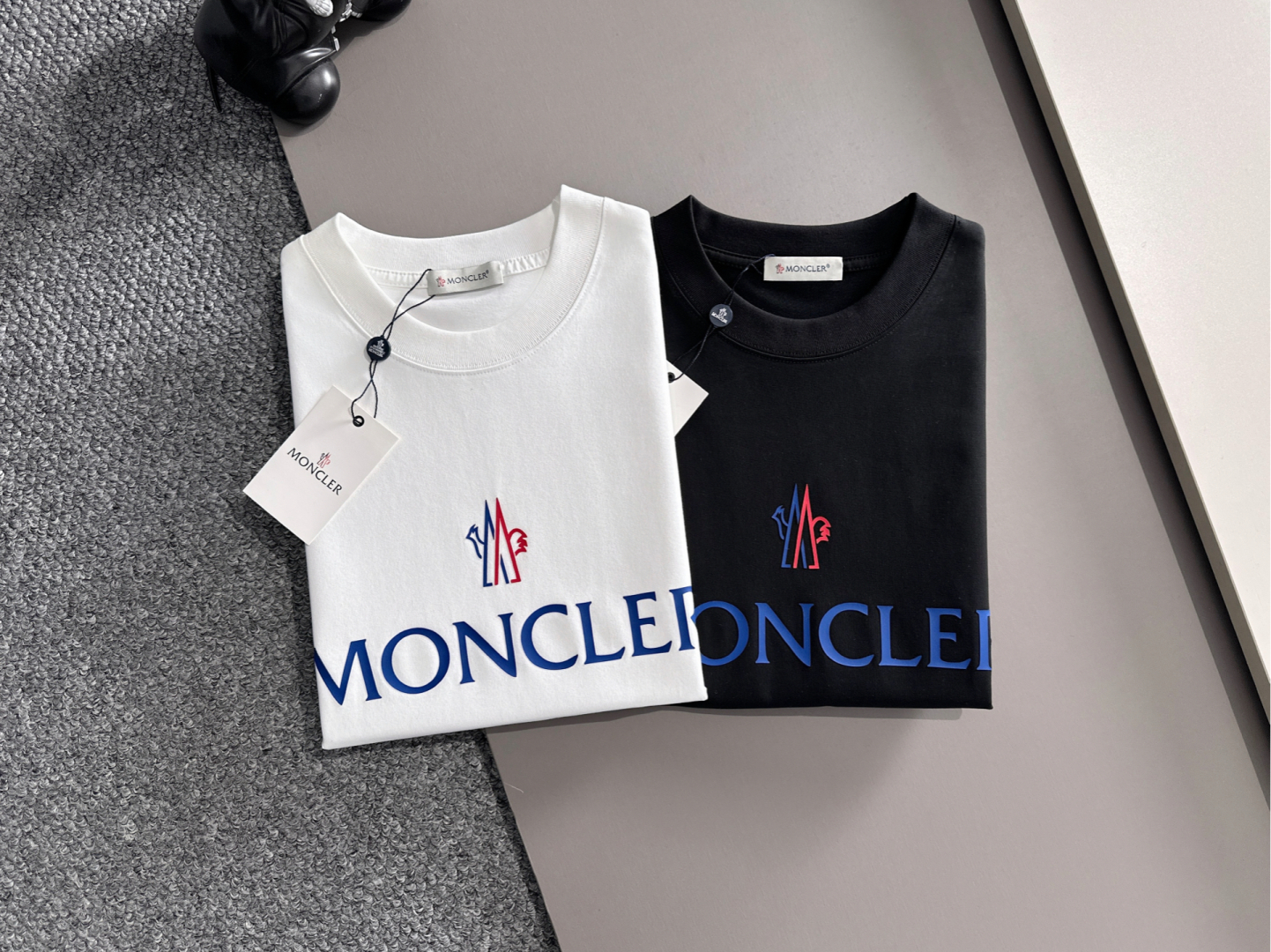 MONCLER Tシャツ H0200