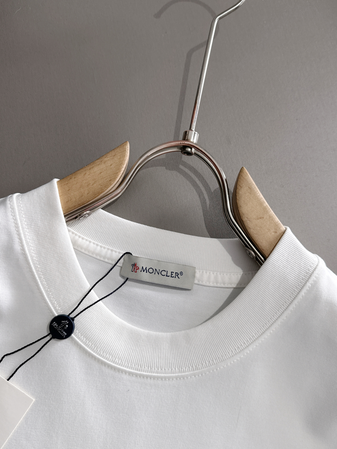 MONCLER Tシャツ H0200