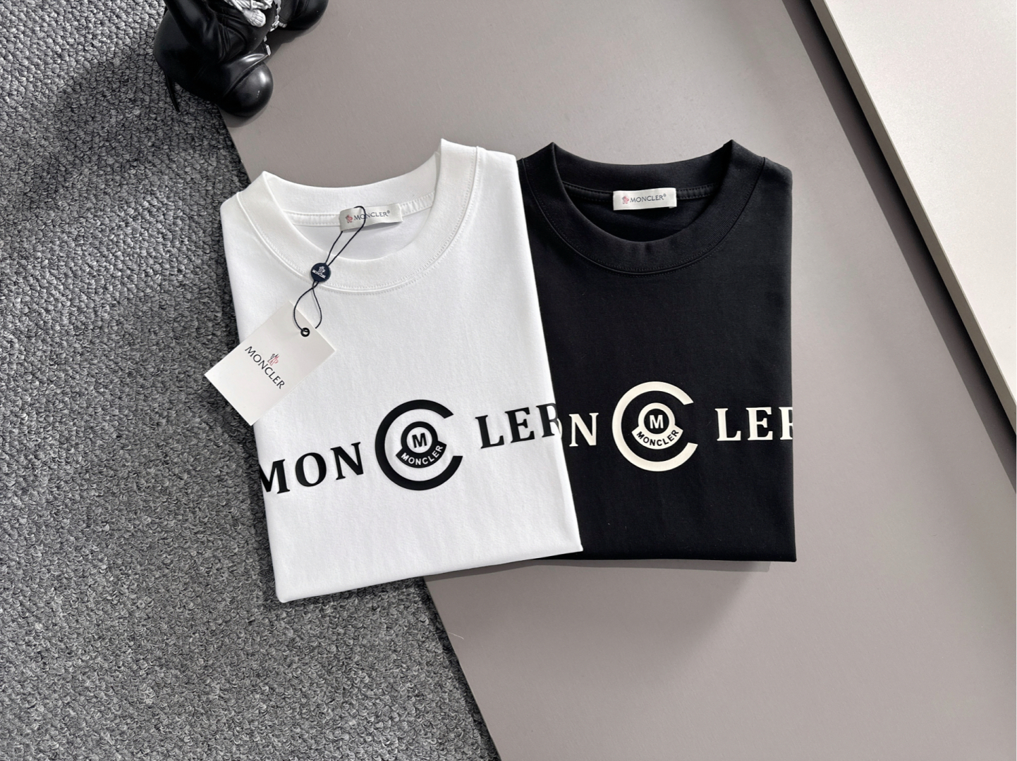 MONCLER Tシャツ H0201