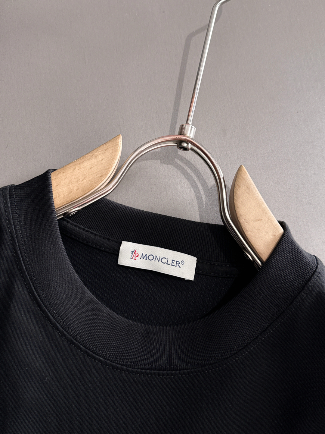 MONCLER Tシャツ H0201