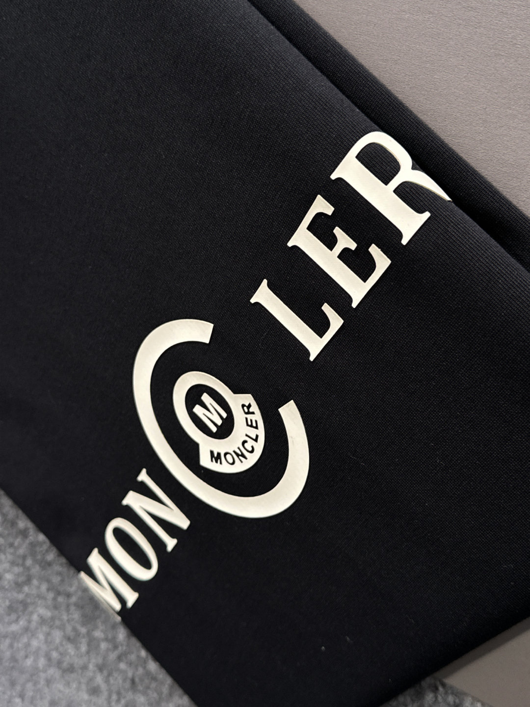 MONCLER Tシャツ H0201