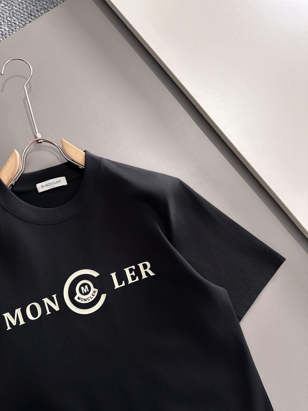 MONCLER Tシャツ H0201