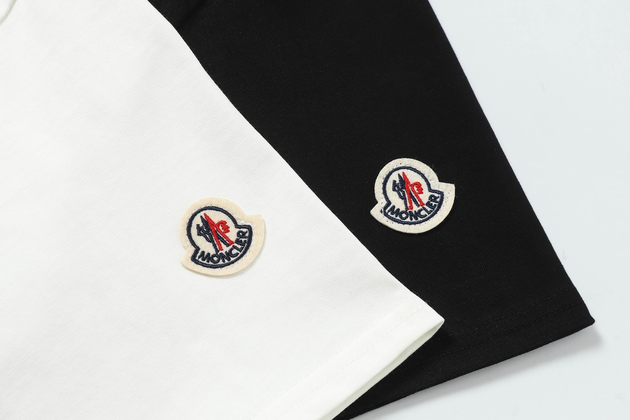 MONCLER Tシャツ  h0215