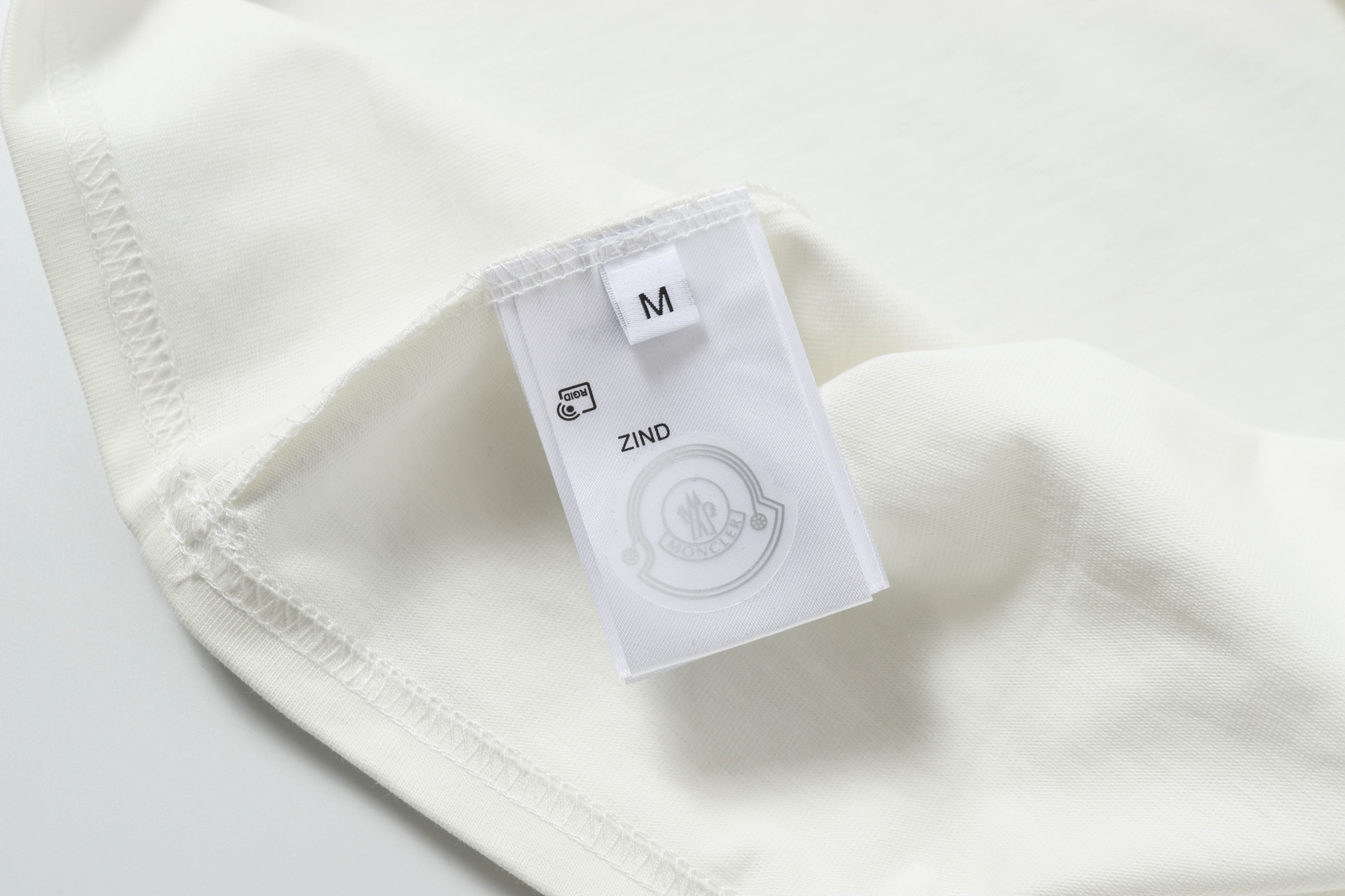 MONCLER Tシャツ  h0215