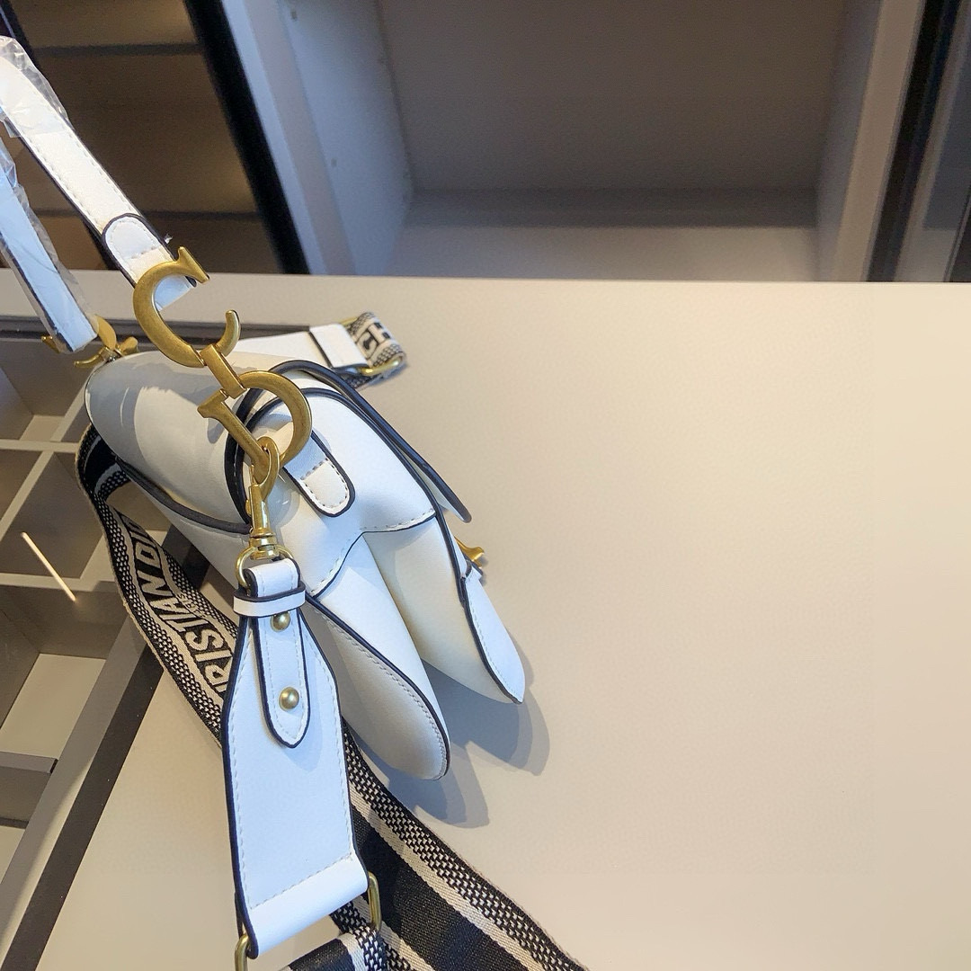 Diorディオール ギフトセット 3点 セット　 Saddle バッグ+CARO ラウンドポーチ（チェーンショルダー付き）＋ミニ財布　白