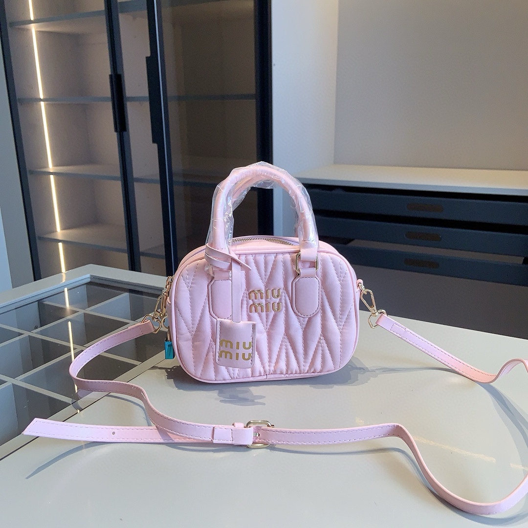 MIUMIUミュウミュウ　 3セット　ボウリングバッグ✙チェーンショルダーバッグ✙カードケース　　ピンク