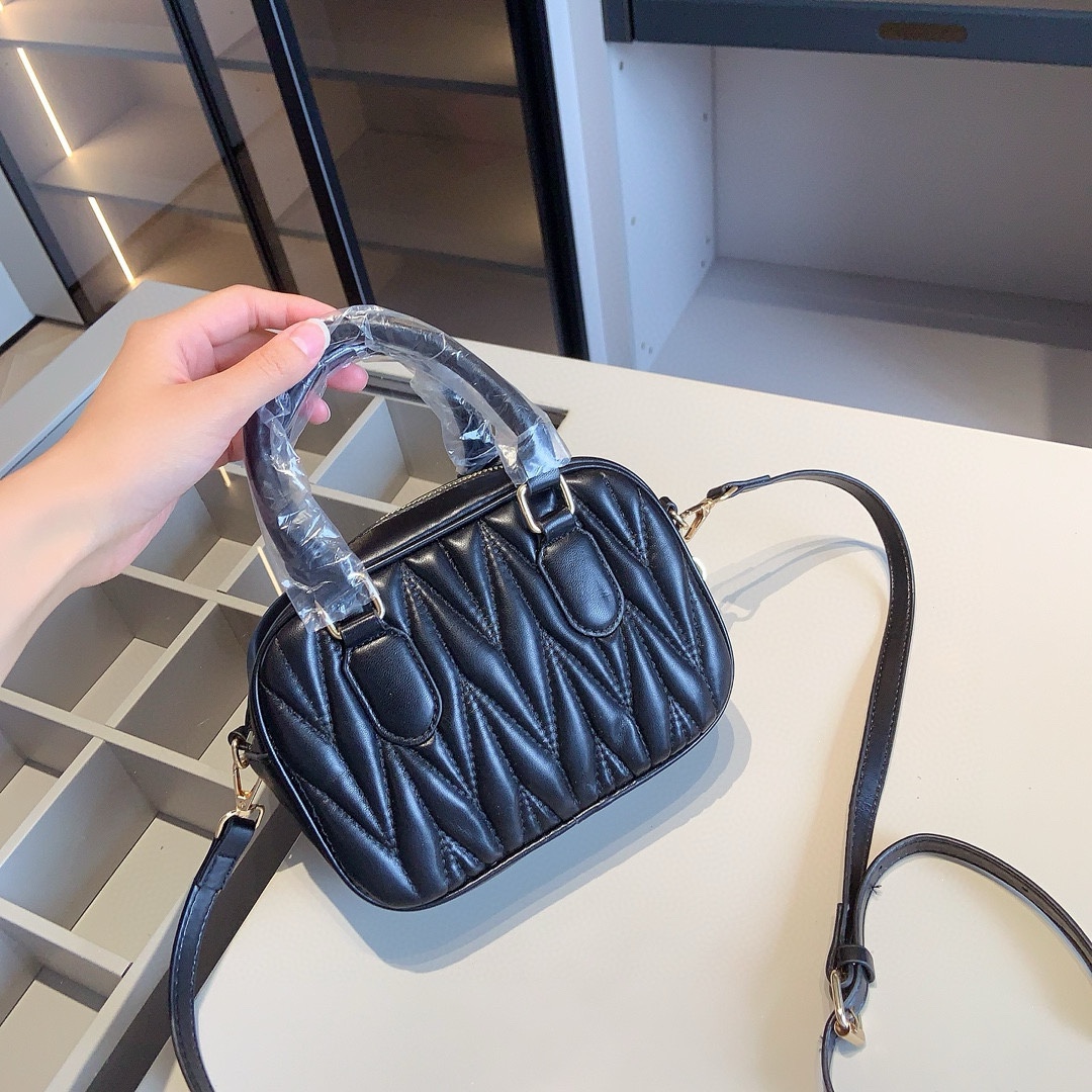 MIUMIUミュウミュウ　 3セット　ボウリングバッグ✙チェーンショルダーバッグ✙カードケース　　黒