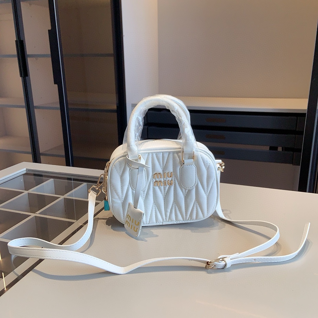 MIUMIUミュウミュウ　 3セット　ボウリングバッグ✙チェーンショルダーバッグ✙カードケース　白