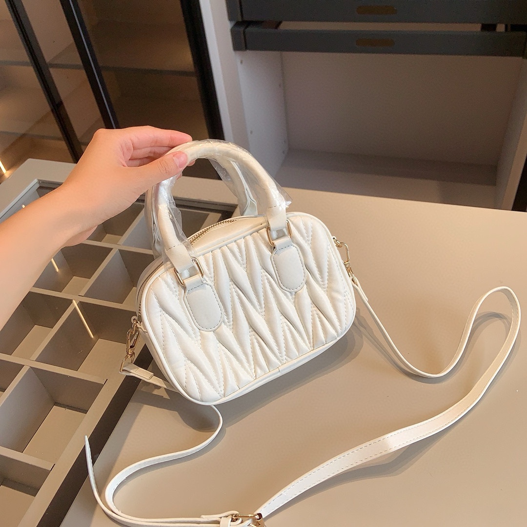 MIUMIUミュウミュウ　 3セット　ボウリングバッグ✙チェーンショルダーバッグ✙カードケース　白